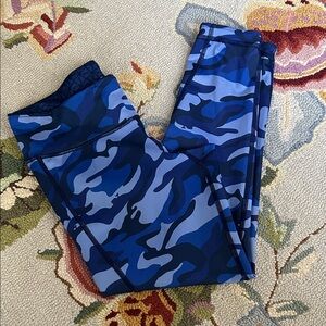 Blue Camouflage Vineyard Vines performance leggings, medium, reversible